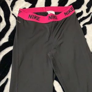 Cropped Nike Dry-Fit leggings